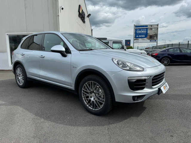 4 X 4  PORSCHE CAYENNE