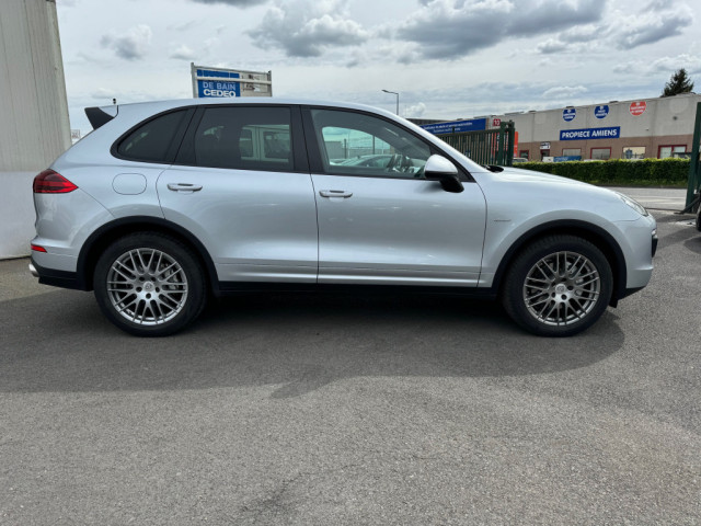 4 X 4  PORSCHE CAYENNE