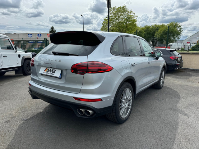 4 X 4  PORSCHE CAYENNE