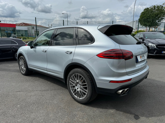 4 X 4  PORSCHE CAYENNE