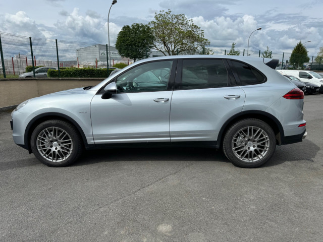 4 X 4  PORSCHE CAYENNE