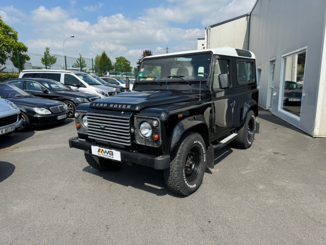 4 X 4  LAND ROVER DEFENDER