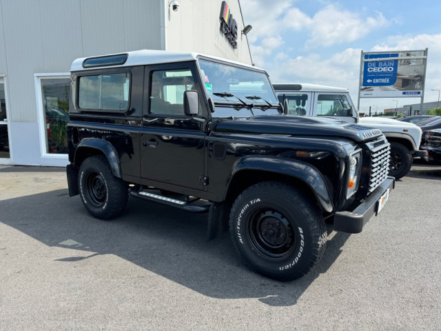 4 X 4  LAND ROVER DEFENDER