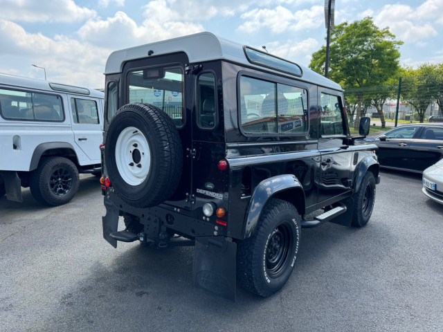 4 X 4  LAND ROVER DEFENDER