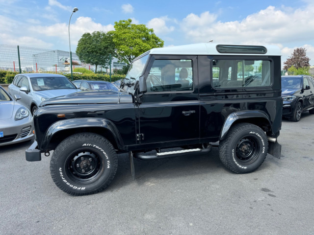 4 X 4  LAND ROVER DEFENDER